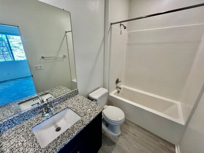 Building Photo - Spacious 4B 3.5BA in the Playa Del Sol Com...