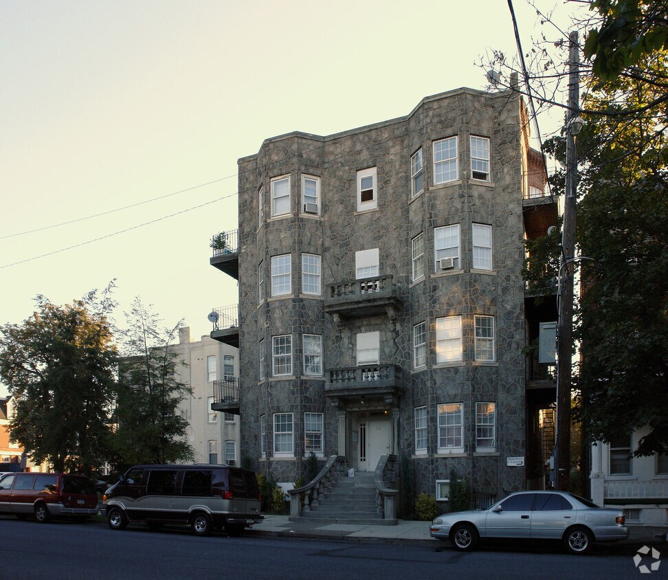 Building Photo - 1346-1352 W Linden St