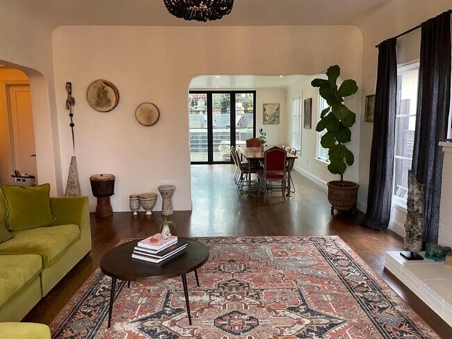 Foto del edificio - 3219 Kingsland Ave
