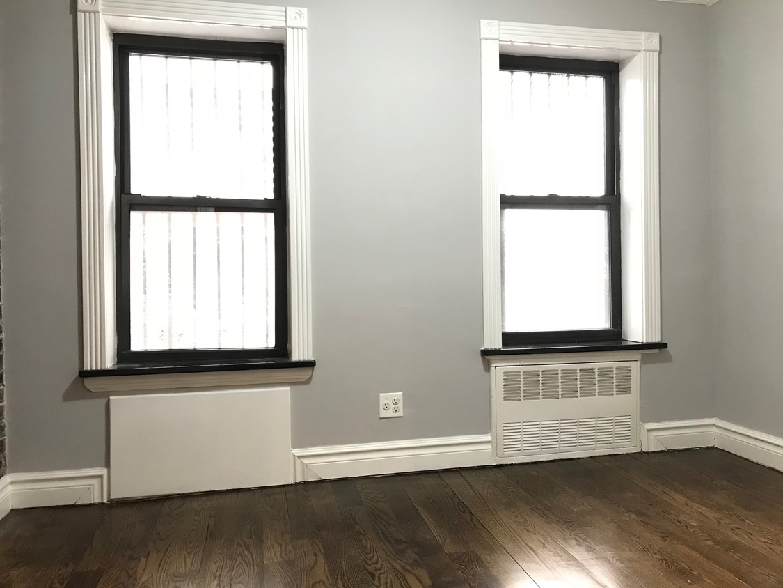 Foto principal - 343 W 53rd St