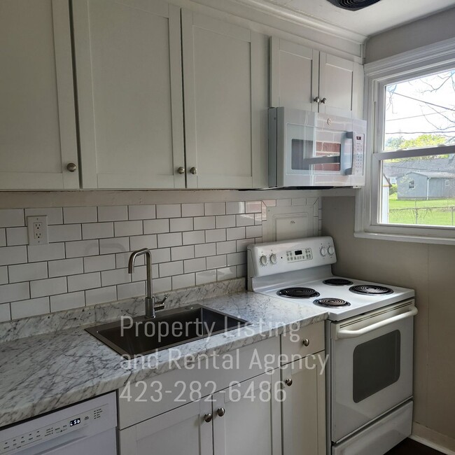 Building Photo - ON HOLD - APPLICATION PENDING - Unavailabl...