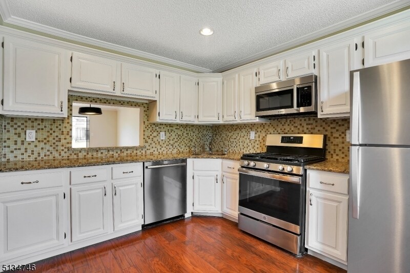 336 English Pl, Basking Ridge, NJ 07920 Room for Rent in Basking