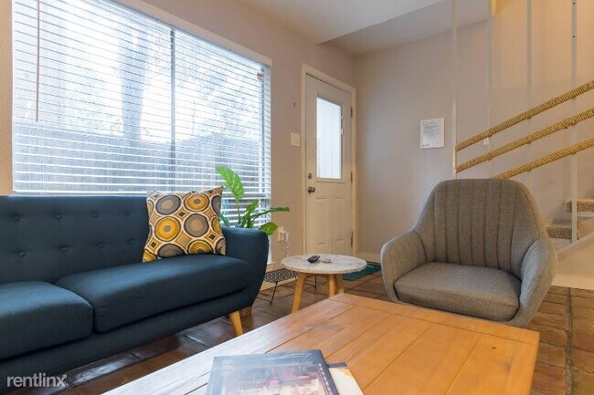 Foto del edificio - 1 br, 1 bath Condo - 2702 Douglas Ave