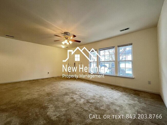 Building Photo - Townhome Just Minutes From Dowtown Charles...