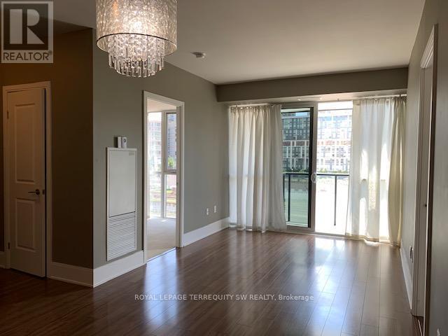 Photo du bâtiment - 560 Front St W