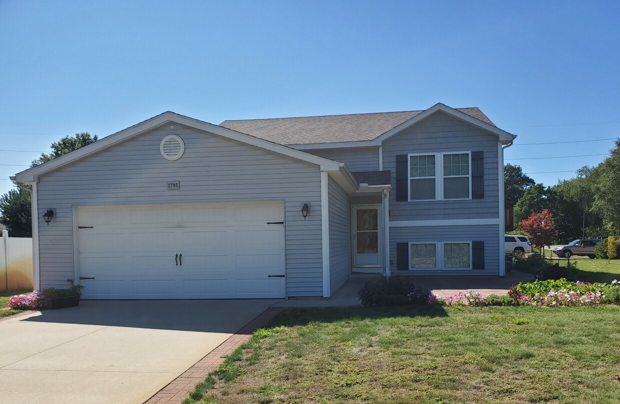 Foto principal - 2795 Jacklyn Ct
