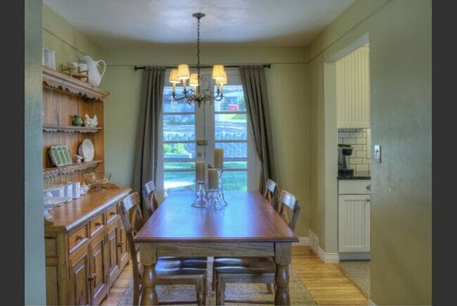 Foto del edificio - Available June 5th Spacious 3 Bedroom Rancher with Finished Basement & Beautiful Upgrades