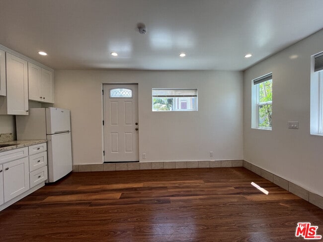 Building Photo - 3901 S Orange Dr