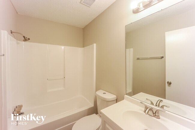 Foto del edificio - 8633 Hilltop Rd