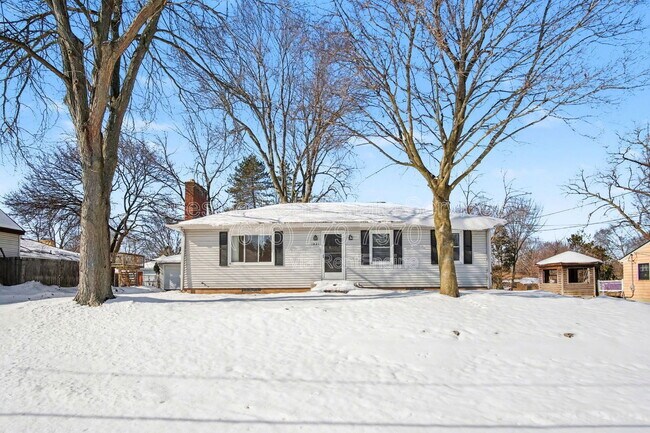 Foto del edificio - 1421 Ball Ave NE