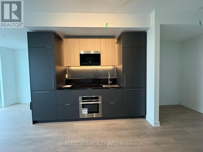 Building Photo - 1 Fairview Rd E