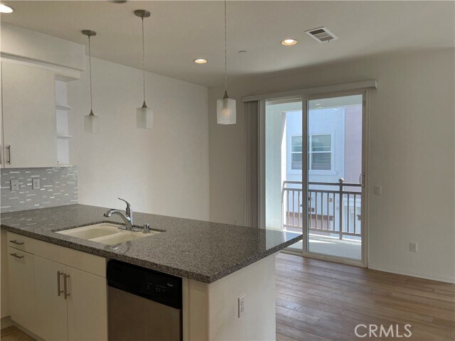 Foto del edificio - 175 E Commercial St