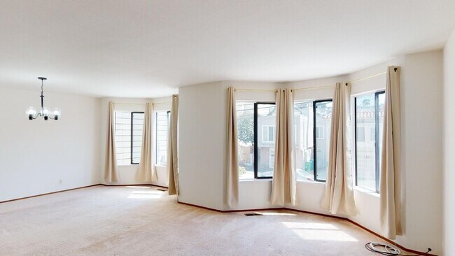 Building Photo - 534 Holloway Ave