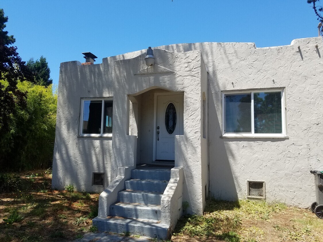 Primary Photo - Cute Single Family Home