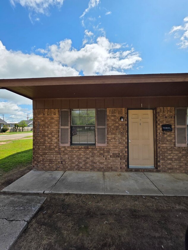 Foto principal - 301 S 2nd St
