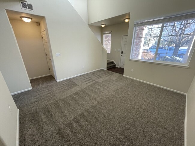 Building Photo - 329 Ivory Cir