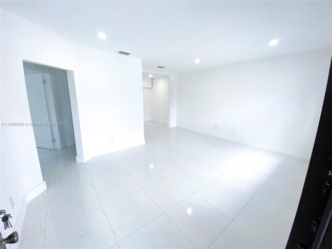 Foto del edificio - 5024 SW 4th St