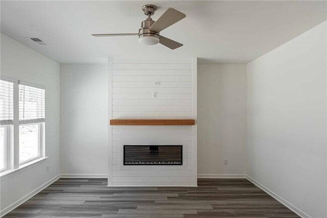 Building Photo - 3362 Skyland Dr