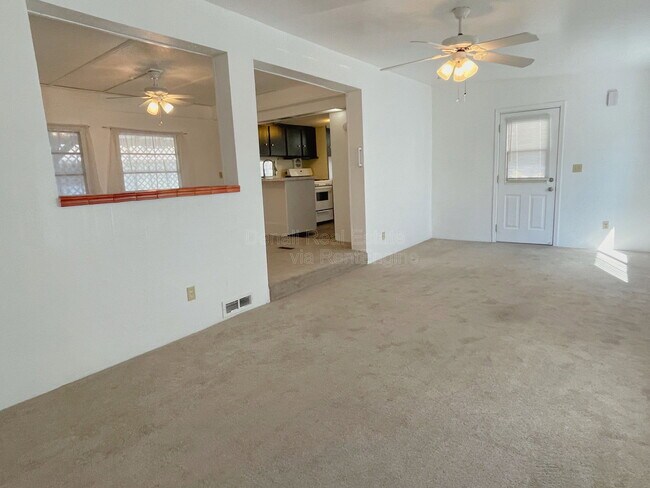 Foto del edificio - 5709 W Rocking Cir St