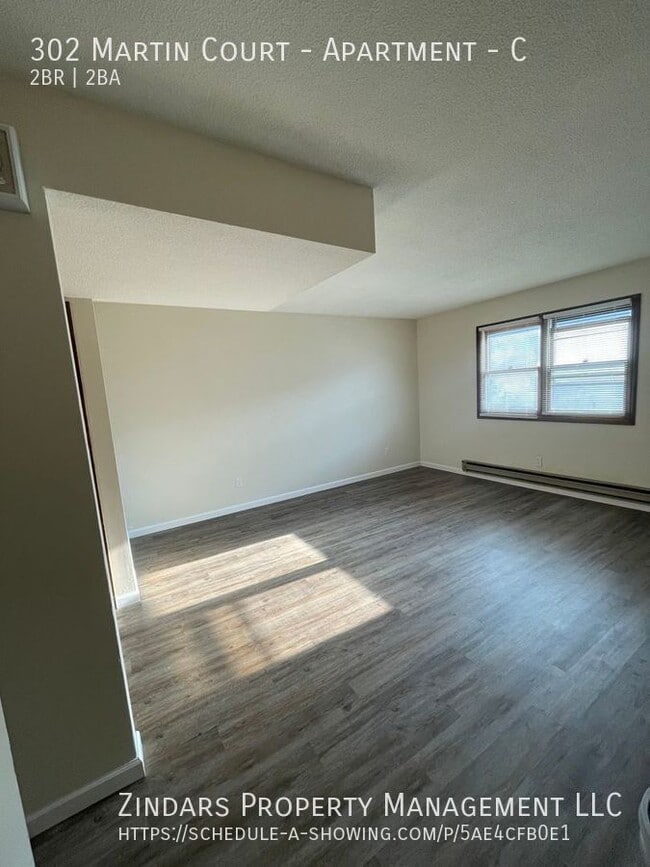 Building Photo - 302 Martin Ct