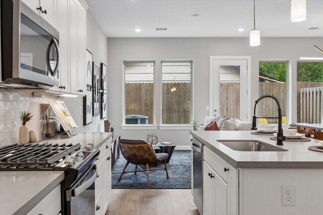 Building Photo - 5218 Amber Sunrise Dr