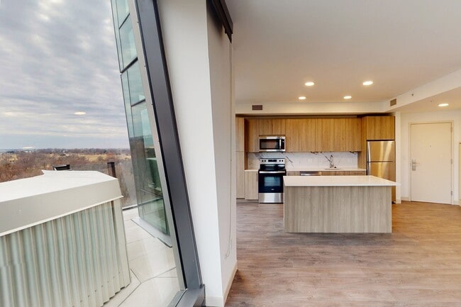 Interior Photo - One Hundred Above the Park