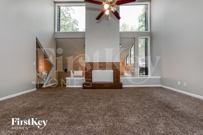 Foto del edificio - 5309 Golfcrest Cir