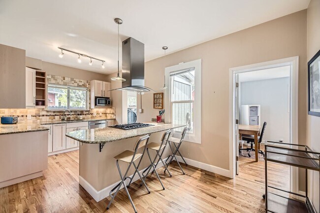 Foto del edificio - 2BD, 1BA Half-Duplex in Platt Park with Oversized 2-Car Garage