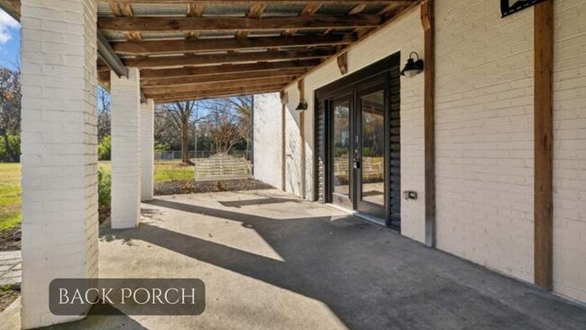Foto del edificio - 3169 Earhart Rd
