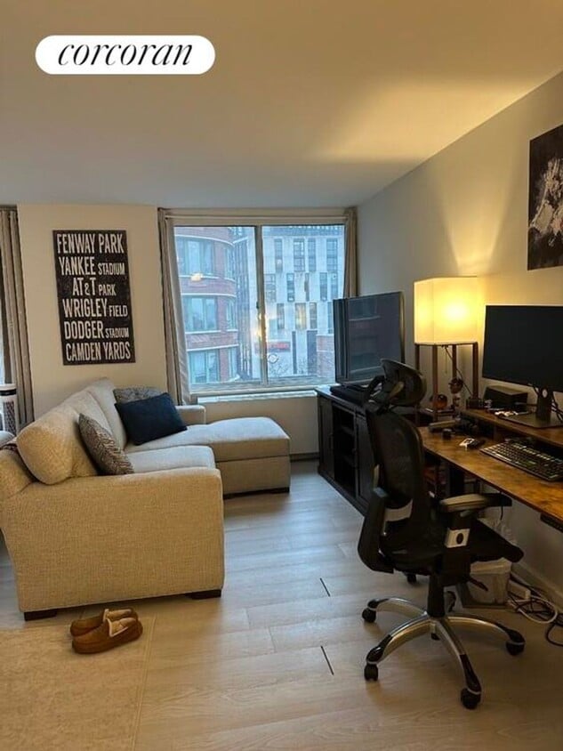 Building Photo - 303 Greenwich St