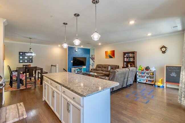 Foto del edificio - 23257 Southdown Manor Terrace