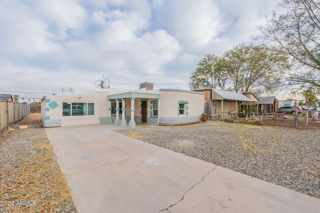 Photo - 206 E Kinderman Dr House