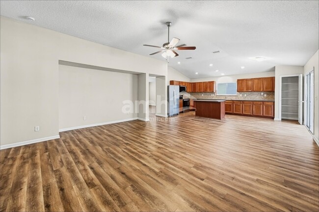 Building Photo - 12336 Deersong Dr N