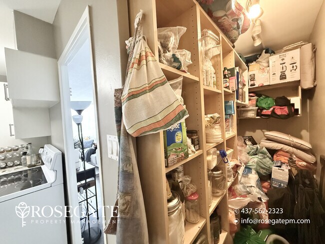 Building Photo - All-Inclusive 2-Bedroom Condo with Parking, Internet & Cable in Toronto