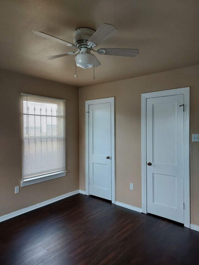 Foto del edificio - 3554 Mt Pleasant St