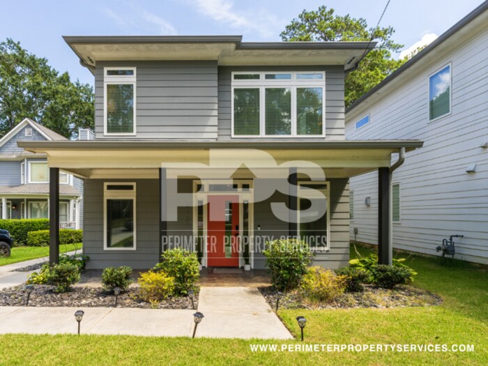 Primary Photo - 2137 Main St, Is finally READY!!