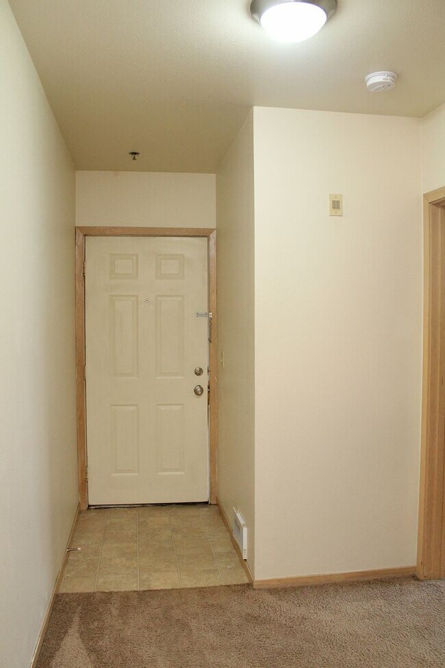 Foto del edificio - Desirable Uptown Terrace 1 Bedroom Condo with Garage Parking & Amazing Views