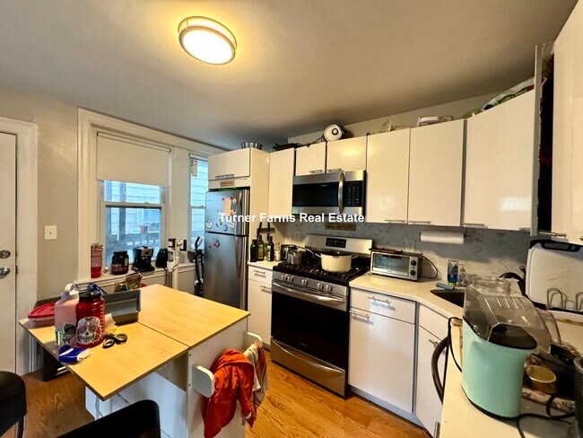 Building Photo - 106 Berkshire St