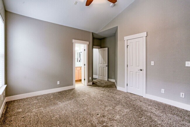 Building Photo - 2 Bedroom 2 Bath Loveland Ranch Home