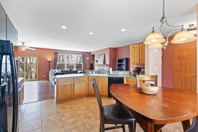 Building Photo - Beautiful single family