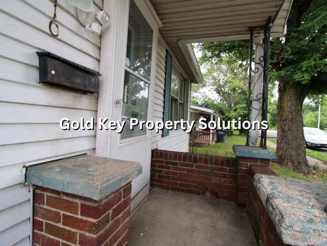 Building Photo - All Electric 3 BR 1 BA House with Garage, ...
