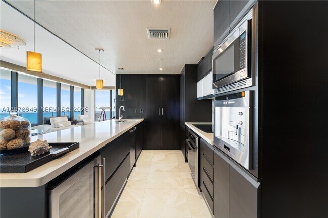 Foto del edificio - 5875 Collins Ave