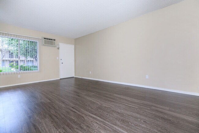 Foto del edificio - Saddleback Pines Apartment Homes