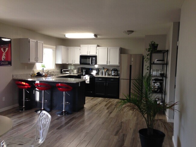 Foto del edificio - 4718 W Bluefield Ave