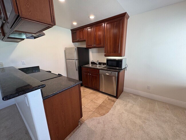 Foto del edificio - Upgraded Condo Near UCSD!
