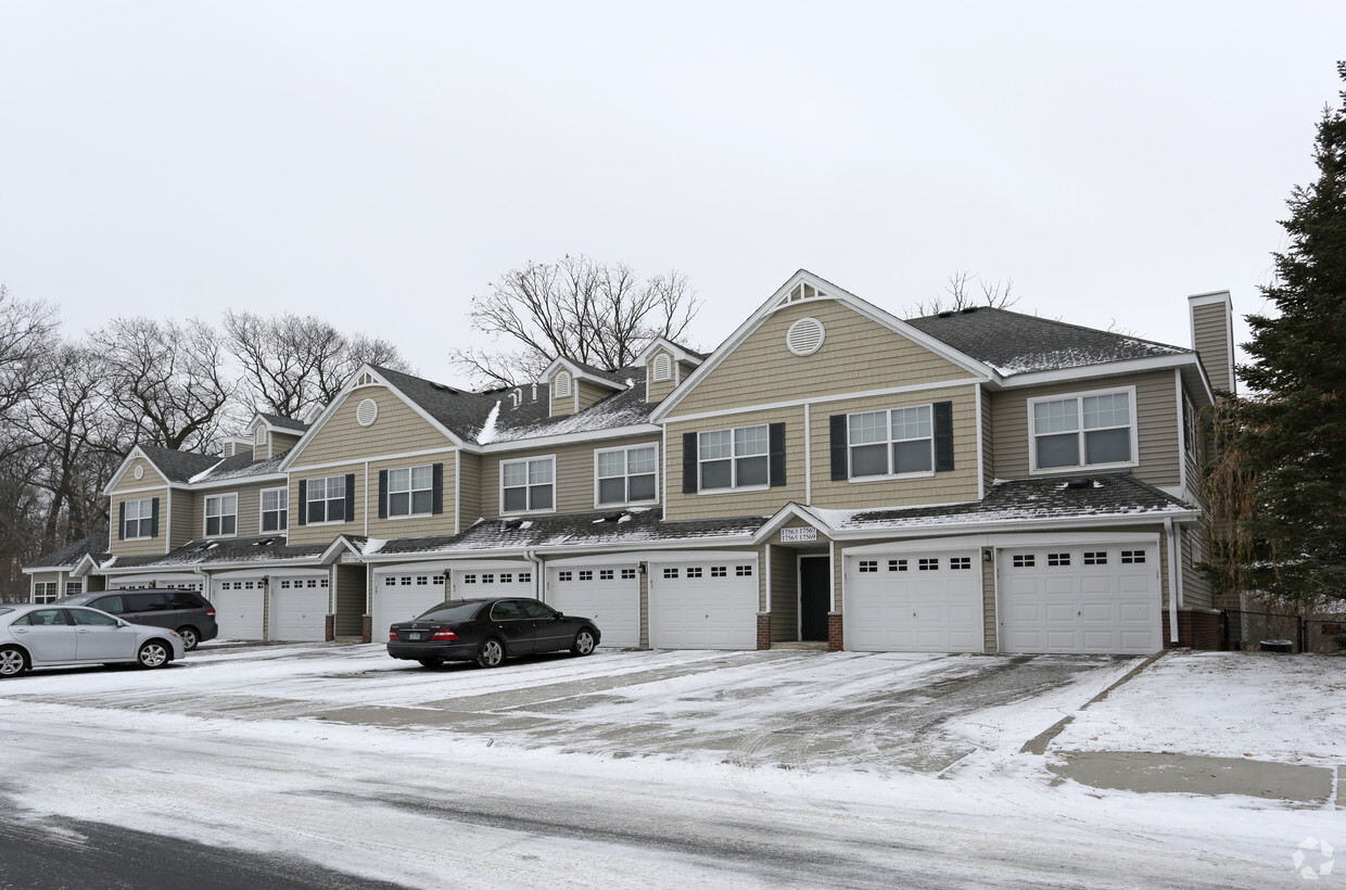 Foto principal - Maple Ridge Townhomes