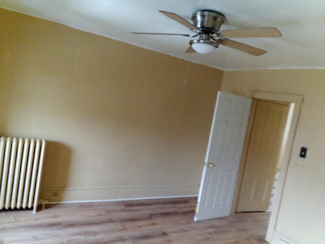 Primary Photo - 1126 W Rockland St