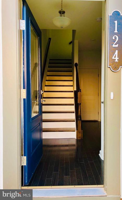 Foto del edificio - 124 Tolocka Terrace NE