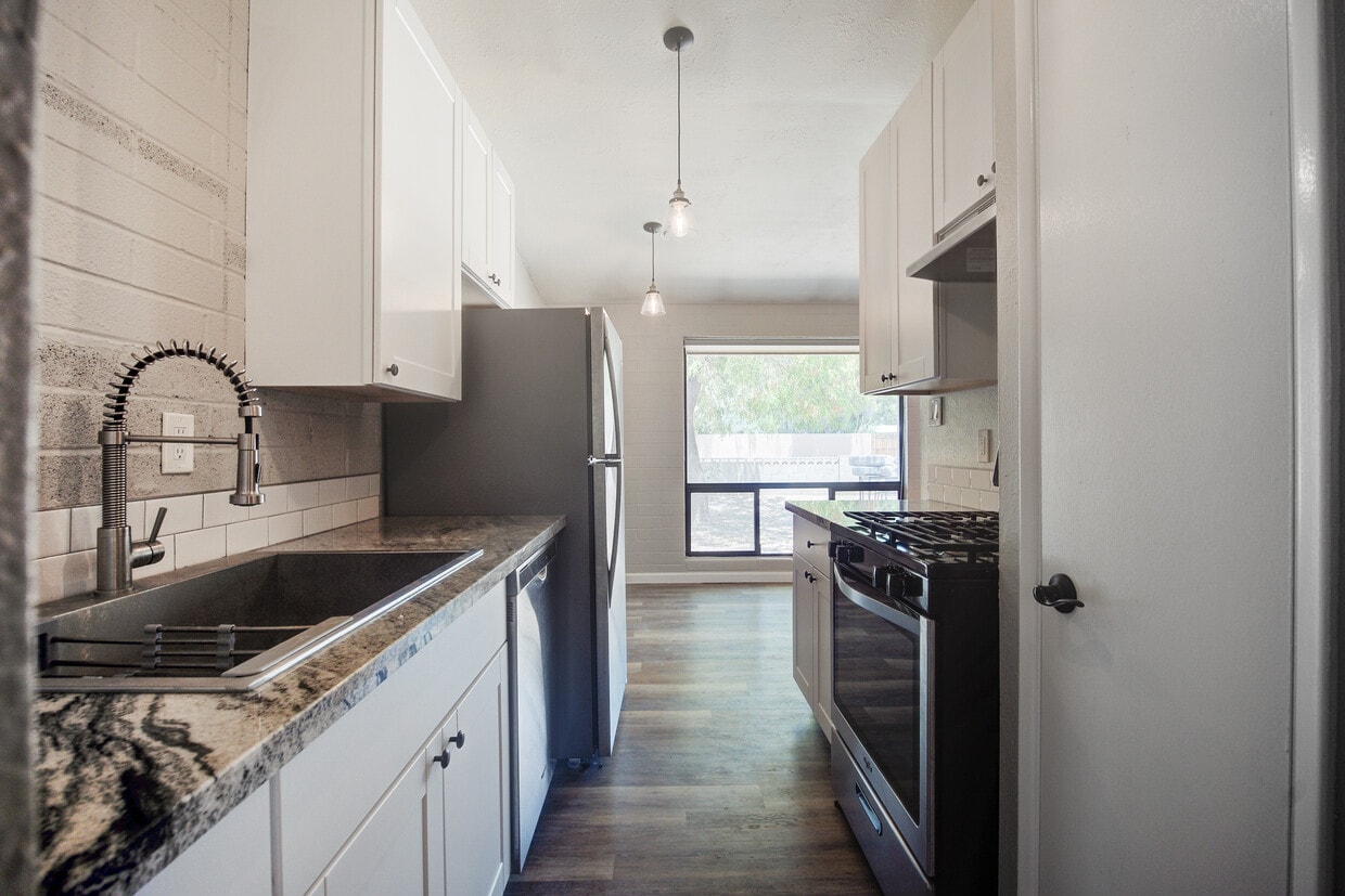 College Ave - College Ave