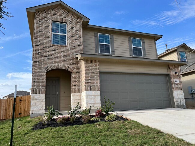 Building Photo - Beautiful 4 bedroom, 2.5 bathroom home in ...